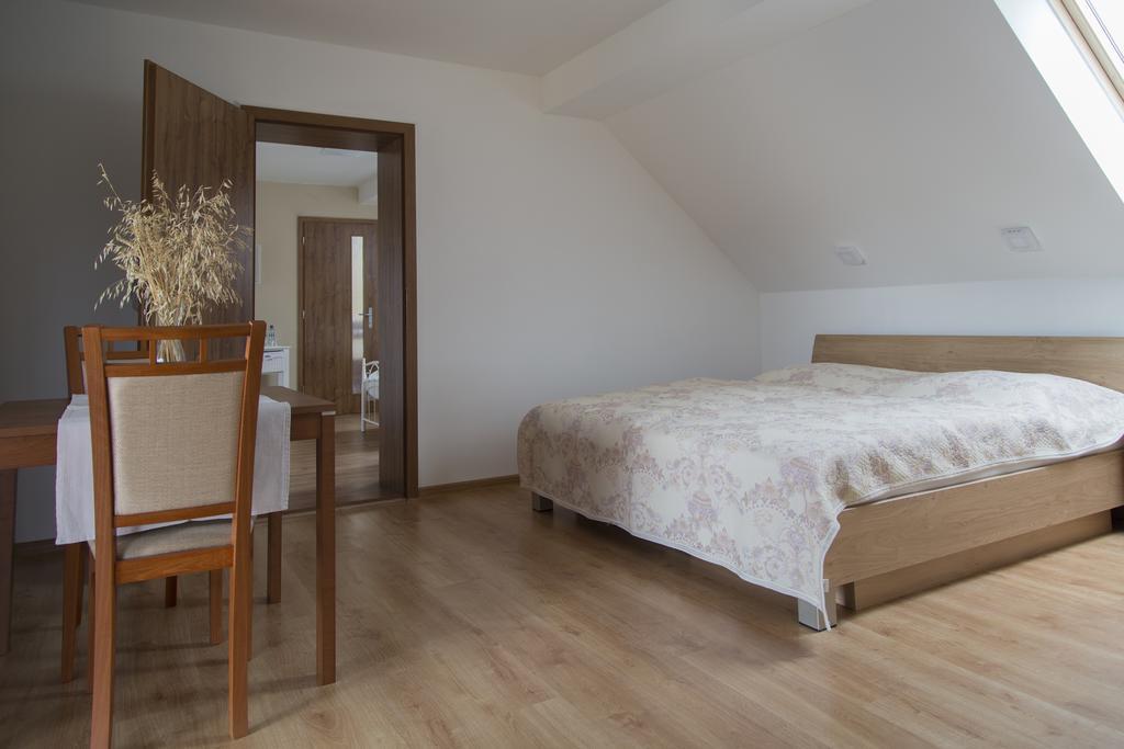 Hotel Rekreacny Dom Sisi à Podhájska Extérieur photo