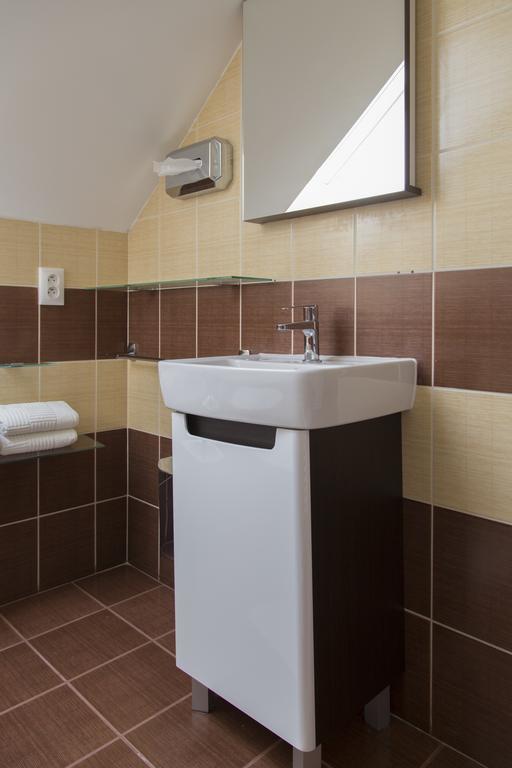 Hotel Rekreacny Dom Sisi à Podhájska Extérieur photo