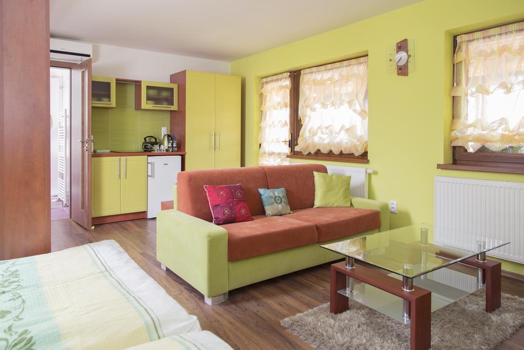 Hotel Rekreacny Dom Sisi à Podhájska Extérieur photo