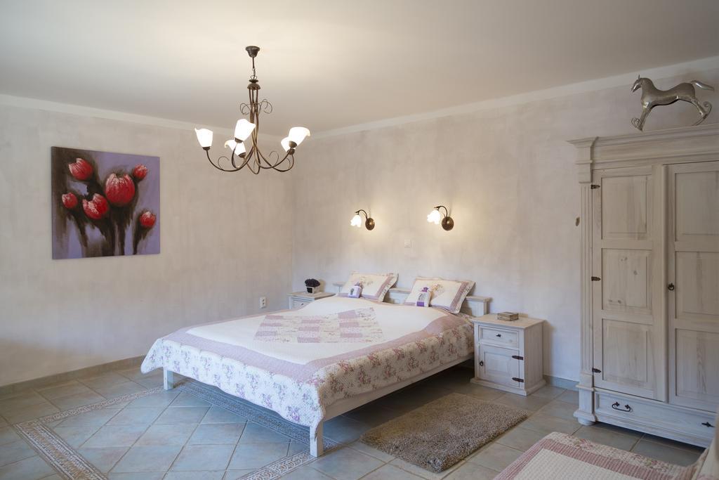 Hotel Rekreacny Dom Sisi à Podhájska Extérieur photo