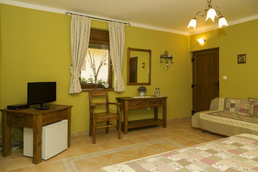Hotel Rekreacny Dom Sisi à Podhájska Extérieur photo